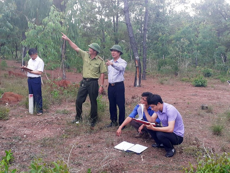  Lực lượng chức năng kiểm tra tình hình PCCCR trên địa bàn huyện Quảng Trạch.