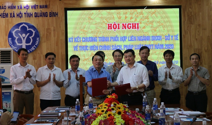   BHXH tỉnh và Sở Y tế ký kết chương trình phối hợp công tác BHXH, BHYT năm 2020.