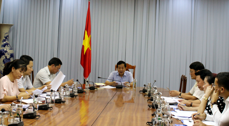 Đồng chí Nguyễn Xuân Quang, Ủy viên Ban Thường vụ Tỉnh ủy, Phó Chủ tịch Thường trực UBND tỉnh kết luận cuộc họp.