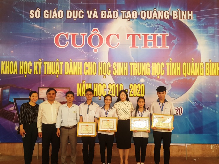  Thầy và trò Trường THPT Lương Thế Vinh đạt 1 giải nhất và 1 giải ba tại cuộc thi khoa học kỹ thuật dành cho học sinh trung học tỉnh Quảng Bình năm học 2019-2020.