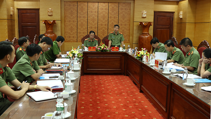 Đại tá Nguyễn Tiến Nam, Giám đốc Công an tỉnh Quảng Bình phát biểu tại buổi lễ bàn giao.