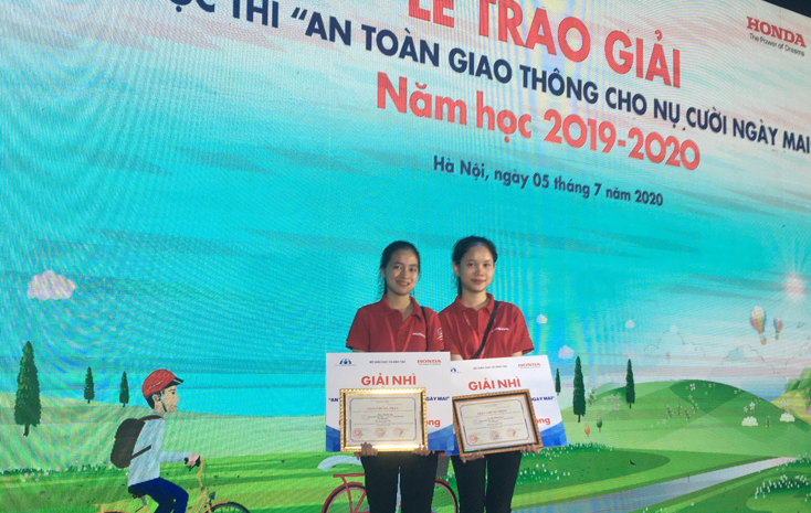 Hai học sinh Quảng Bình xuất sắc giành giải nhì cuộc thi.