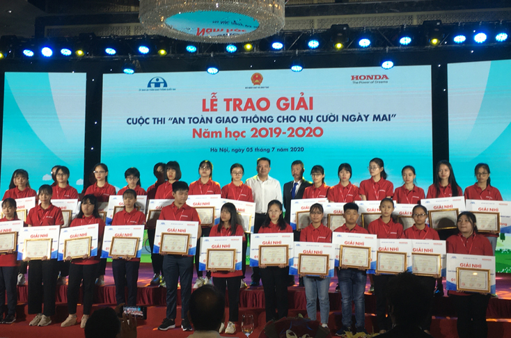Lễ trao giải cuộc thi “An toàn giao thông cho nụ cười ngày mai” năm học 2019-2020 cấp quốc gia được tổ tại Hà Nội vào ngày 5-7-2020.
