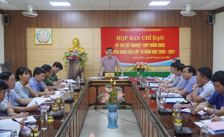 Đồng chí Trần Tiến Dũng, Tỉnh ủy viên, Phó Chủ tịch UBND tỉnh, Trưởng Ban Chỉ đạo Kỳ thi tốt nghiệp THPT năm 2020 tỉnh Quảng Bình kết luận hội nghị.