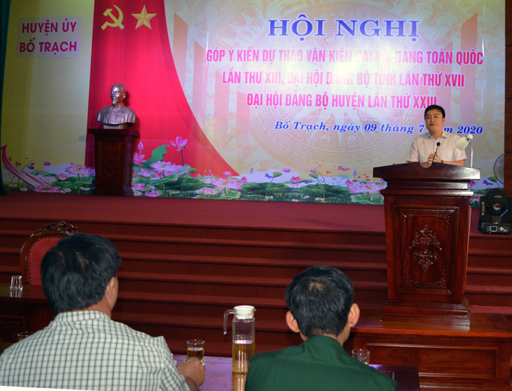 Đồng chí Bí thư Huyện ủy Bố Trạch Đinh Hữu Thành phát biểu khai mạc hội nghị
