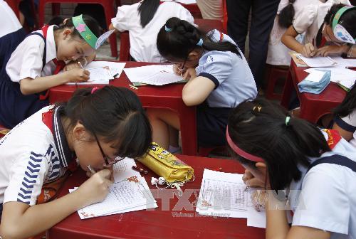  Học sinh nhiều trường tư thục ở Hà Nội chỉ được nghỉ  hè 2 tuần. Ảnh: TTXVN