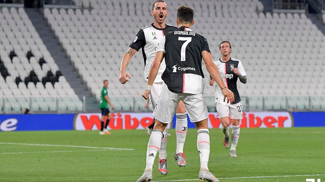  Ronaldo lập cú đúp bằng đá 11m, Juve hòa Atalanta 2-2 trên sân nhà