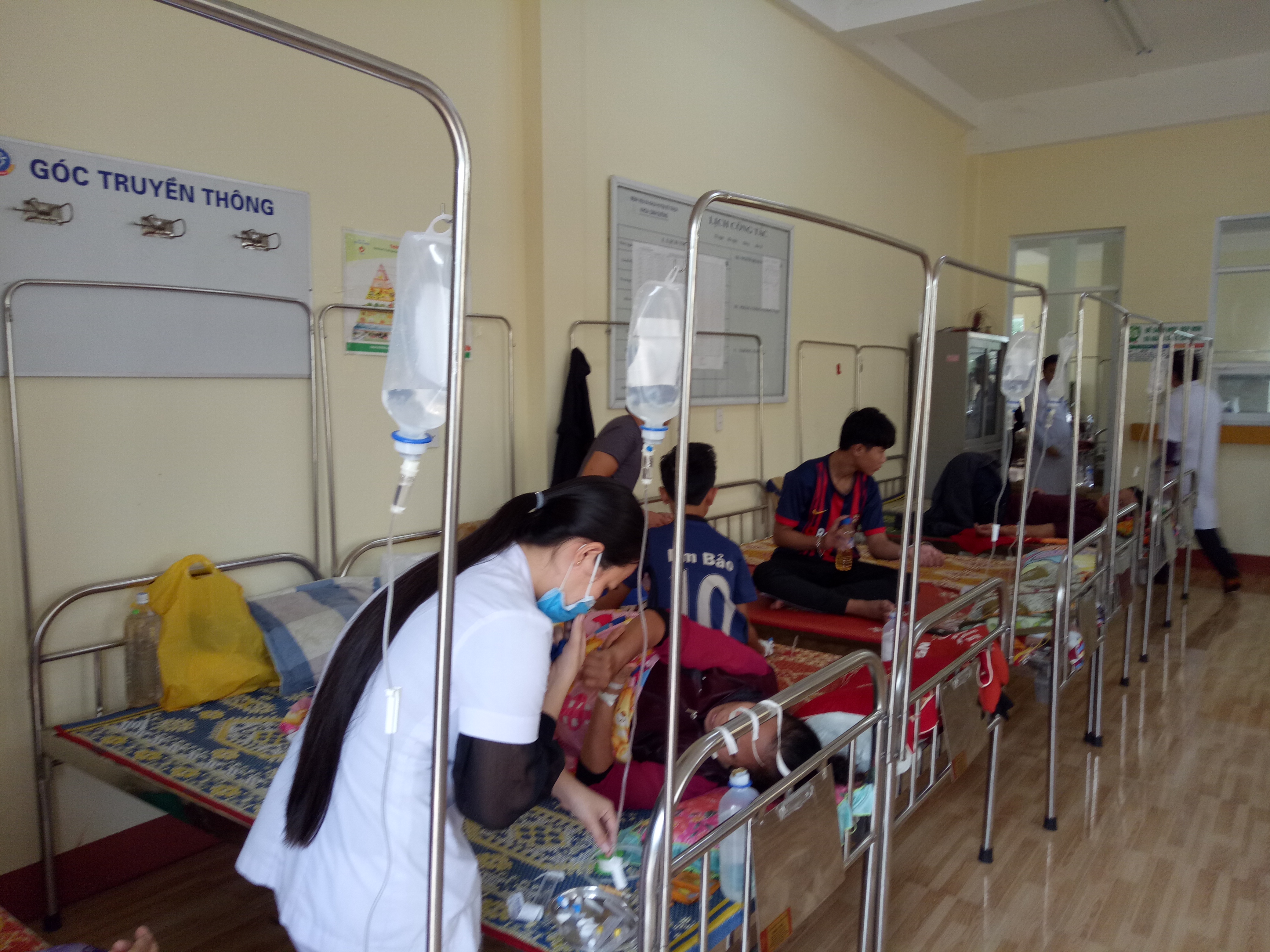     Các bệnh viện đa khoa tuyến huyện luôn nỗ lực làm tốt công tác chăm sóc sức khỏe nhân dân.