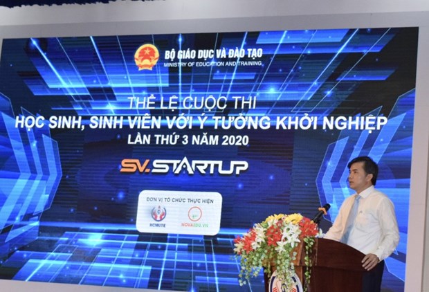 Ông Bùi Văn Linh, Vụ trưởng Vụ Giáo dục Chính trị và Công tác học sinh, sinh viên phát biểu tại lễ phát động cuộc thi. (Ảnh: PV/Vietnam+)