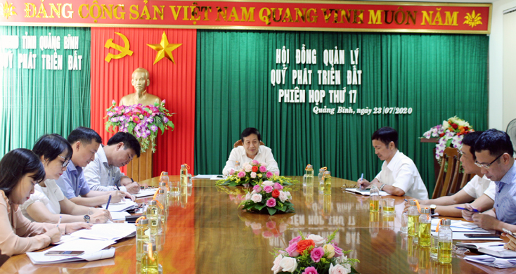 Đồng chí Nguyễn Xuân Quang, Phó Chủ tịch UBND tỉnh chủ trì phiên họp.