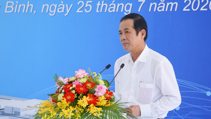 Đồng chí Trần Công Thuật, Chủ tịch UBND tỉnh phát biểu tại buổi lễ.