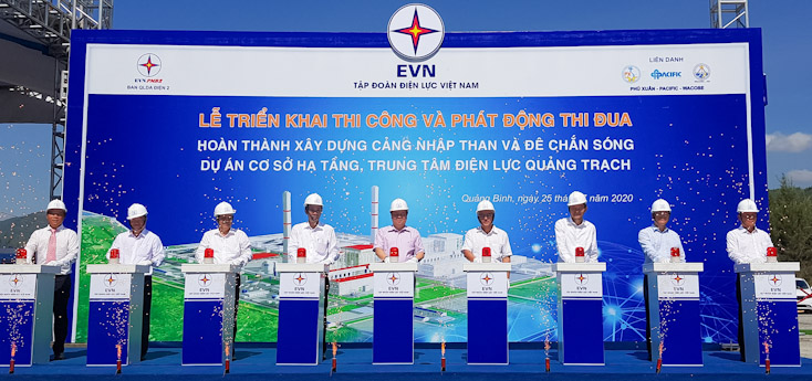 lãnh đạo EVN, Ủy ban quản lý vốn nhà nước tại doanh nghiệp, lãnh đạo tỉnh Quảng Bình và các đơn vị liên quan đã ấn nút thi công công trình cảng nhập than và đê chắn sóng dự án cơ sở hạ tầng Trung tâm Điện lực Quảng Trạch.