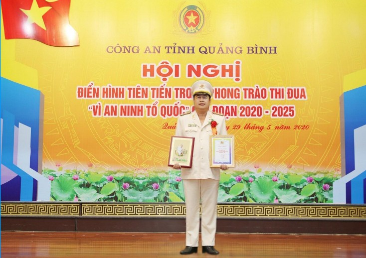   Thượng tá Phan Văn Thanh được công nhận là điển hình tiên tiến trong phong trào thi đua “Vì an ninh Tổ quốc” giai đoạn 2015-2020. 