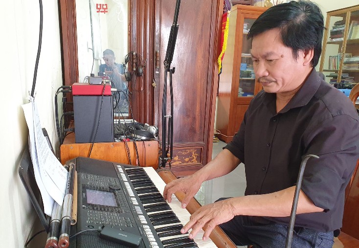   Ông Dương Văn Liên đã sáng tác hàng chục ca khúc hay về Lệ Thủy. 