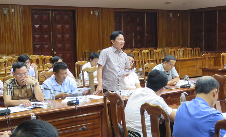 Chủ tịch UBND huyện Quảng Ninh đề xuất một số kiến nghị và cam kết giải ngân vốn đầu tư công các dự án do huyện quản lý đạt kế hoạch đã đề ra.