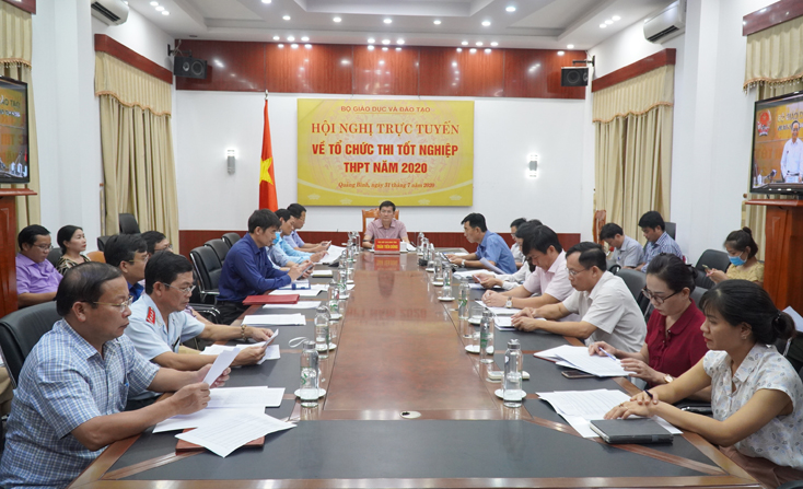 Đồng chí Trần Tiến Dũng, Phó Chủ tịch UBND tỉnh, chủ trì hội nghị tại điểm cầu Quảng Bình.
