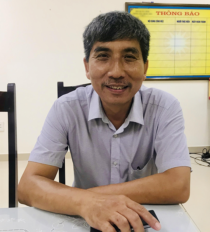 Nhà báo Quách Sĩ Hùng, Thư ký Chi hội Nhà báo Đài PT-TH Quảng Bình. 