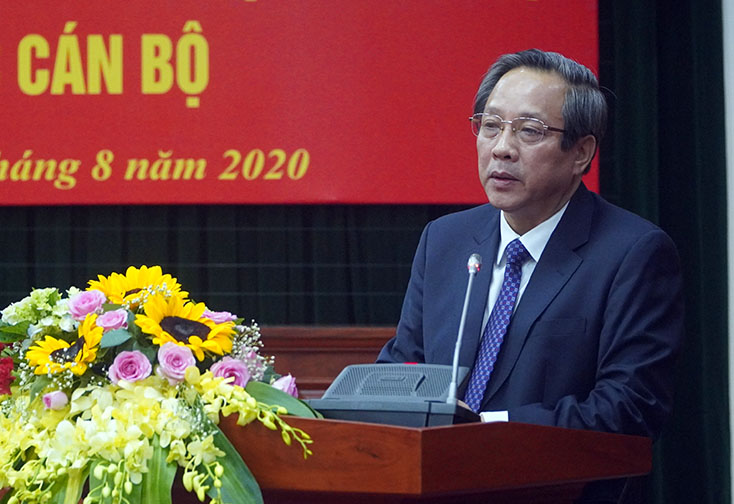 Đồng chí  Phó Trưởng ban Tổ chức Trung ương  Hoàng Đăng Quang phát biểu nhận nhiệm vụ