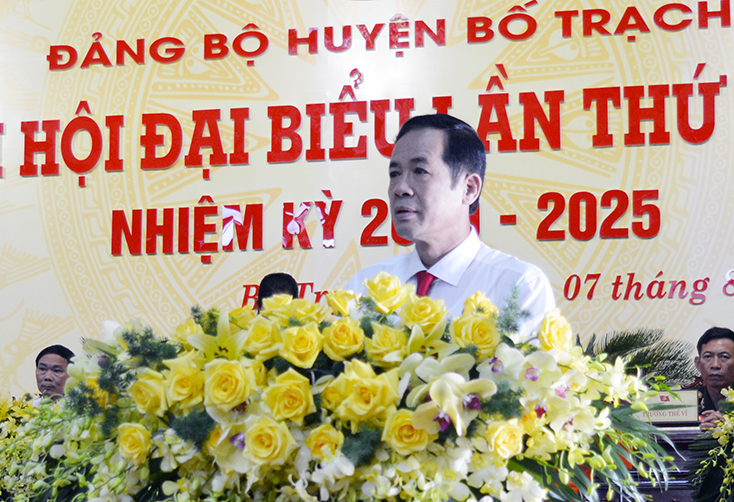Đồng chí Trần Công Thuật, Phó Bí thư Tỉnh ủy, Chủ tịch UBND tỉnh, Trưởng đoàn ĐBQH tỉnh phát biểu chỉ đạo đại hội.