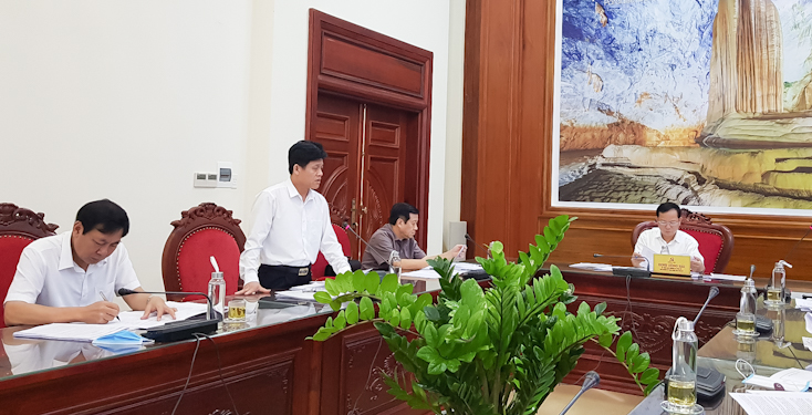 Đồng chí Lê Văn Bảo, Trưởng Ban Dân vận Tỉnh ủy phát biểu ý kiến tại buổi làm việc.