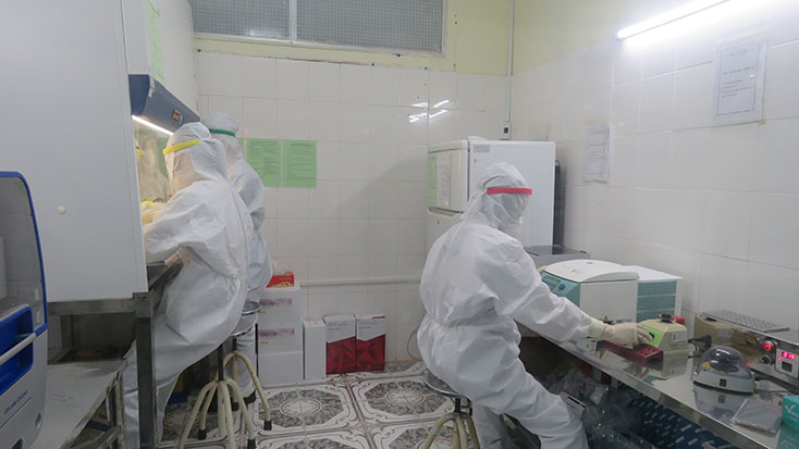 Hoạt động xét nghiệm SARS-CoV-2 được tăng cường tại Trung tâm Kiểm soát bệnh tật tỉnh