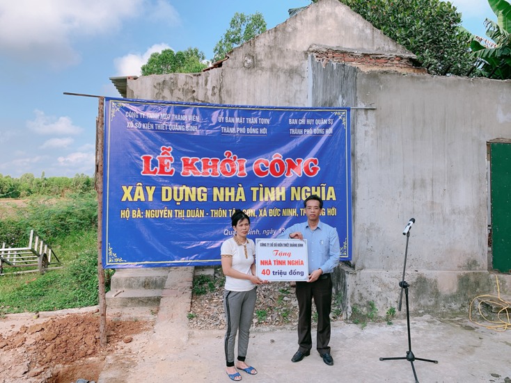   Công ty TNHH MTV Xổ số kiến thiết Quảng Bình hỗ trợ xây nhà tình nghĩa cho gia đình người có công với cách mạng trên địa bàn TP. Đồng Hới. 