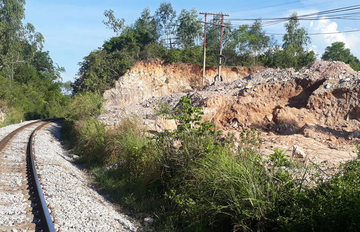 Địa điểm nơi đơn vị thi công trộm đất ở xã Xuân Ninh để đưa đến thi công công trình đường giao thông nông thôn ở xã An Ninh.