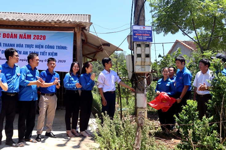  Đoàn Khối Doanh nghiệp tỉnh bàn giao công trình thanh niên tại huyện Tuyên Hóa.
