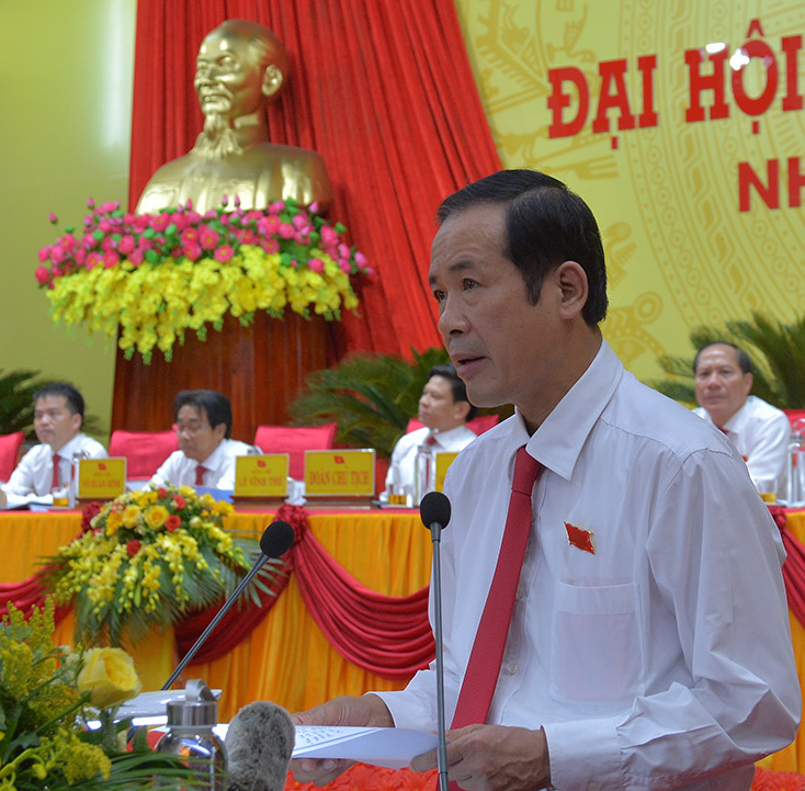 Đồng chí Trần Công Thuật, Phó Bí thư Tỉnh ủy, Chủ tịch UBND tỉnh, Trưởng đoàn ĐBQH tỉnh phát biểu chỉ đạo đại hội.	