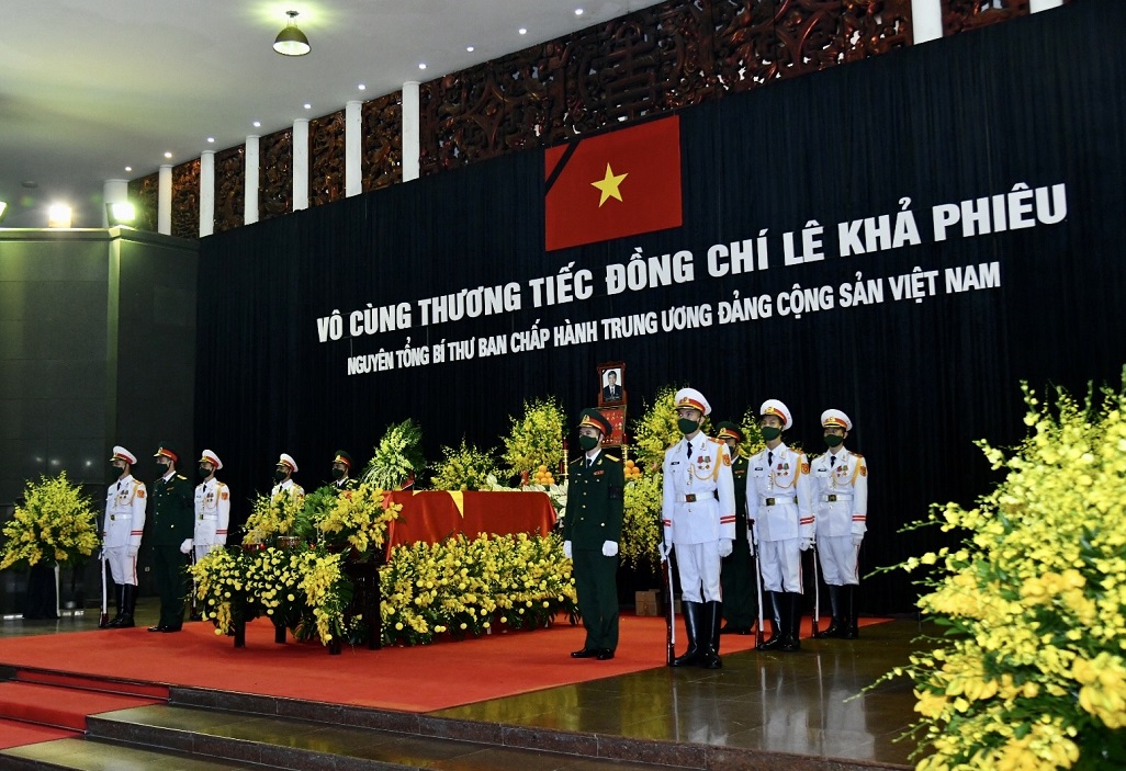 Linh cữu nguyên Tổng Bí thư Lê Khả Phiêu tại nhà tang lễ quốc gia số 5 Trần Thánh Tông. Ảnh: DUY LINH (Báo Nhân Dân)