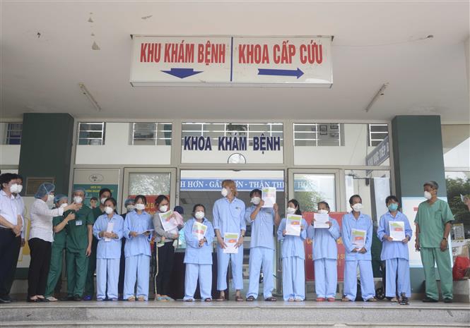  Thêm 10 bệnh nhân COVID-19 tại Đà Nẵng được công bố khỏi bệnh ngày 13/8. Ảnh/ Văn Dũng - TTXVN
