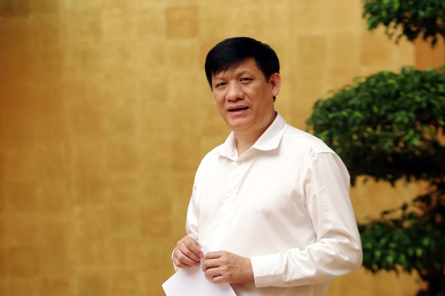  Quyền Bộ trưởng Bộ Y tế, GS.TS Nguyễn Thanh Long phân tích thêm về chùm ca bệnh tại Hải Dương. Ảnh: VGP/Đình Nam
