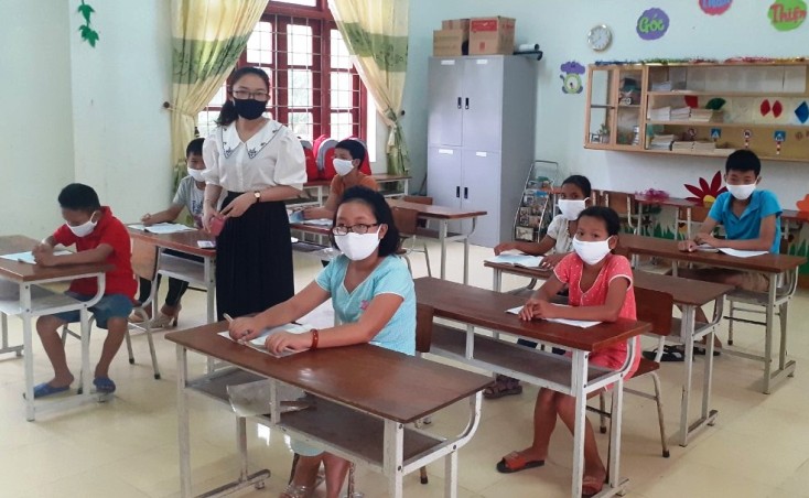 Một buổi học của các em học sinh tại Trung tâm GDTKT huyện Lệ Thủy. 