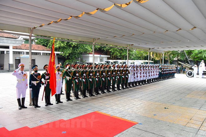 Đúng 12h30, Lễ truy điệu nguyên Tổng bí thư Lê Khả Phiêu bắt đầu tại nhà tang lễ quốc gia. (Ảnh: Minh Sơn/Vietnam+)