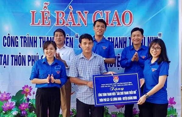  ĐVTN Khối Văn hóa-Xã hội và Khối Tài chính tiền tệ tặng công trình thanh niên  