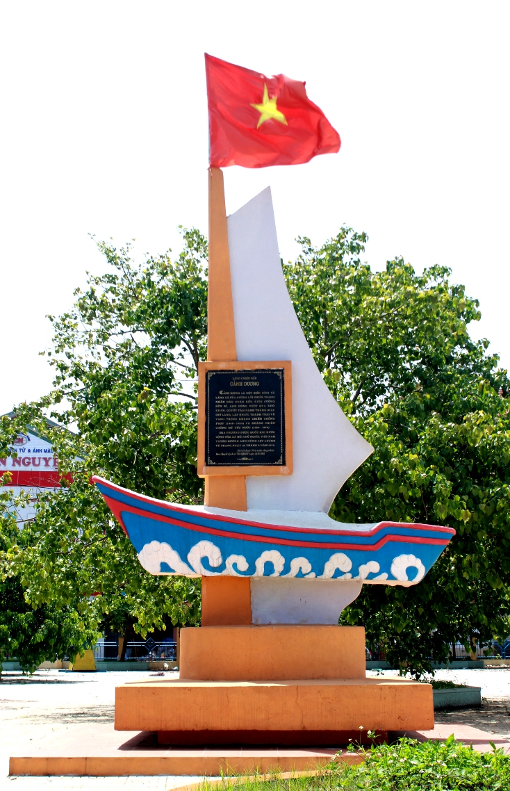 Biểu tượng Làng chiến đấu Cảnh Dương - địa phương được Nhà nước phong tặng danh hiệu AHLLVT. Ảnh: Hành Tiến