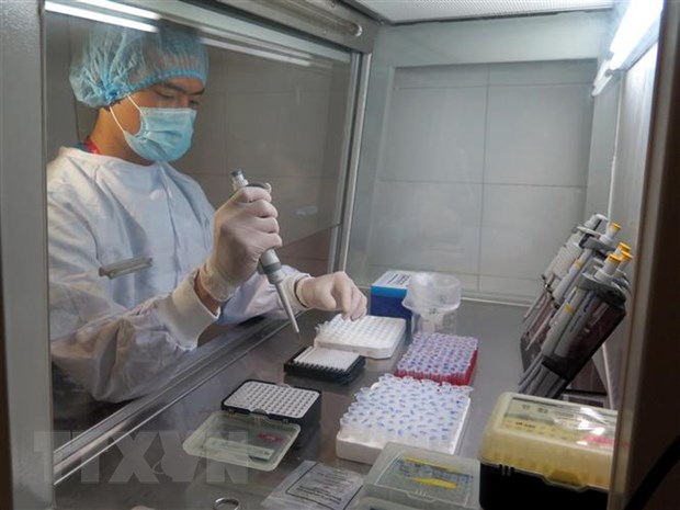 Bộ sinh phẩm phát hiện SARS-CoV-2 virus bằng kỹ thuật Realtime PCR của tỉnh Thái Nguyên được triển khai kiểm nghiệm tại Khoa Miễn dịch di truyền phân tử, Bệnh viện Trung ương Thái Nguyên. (Ảnh: Thu Hằng/TTXVN)