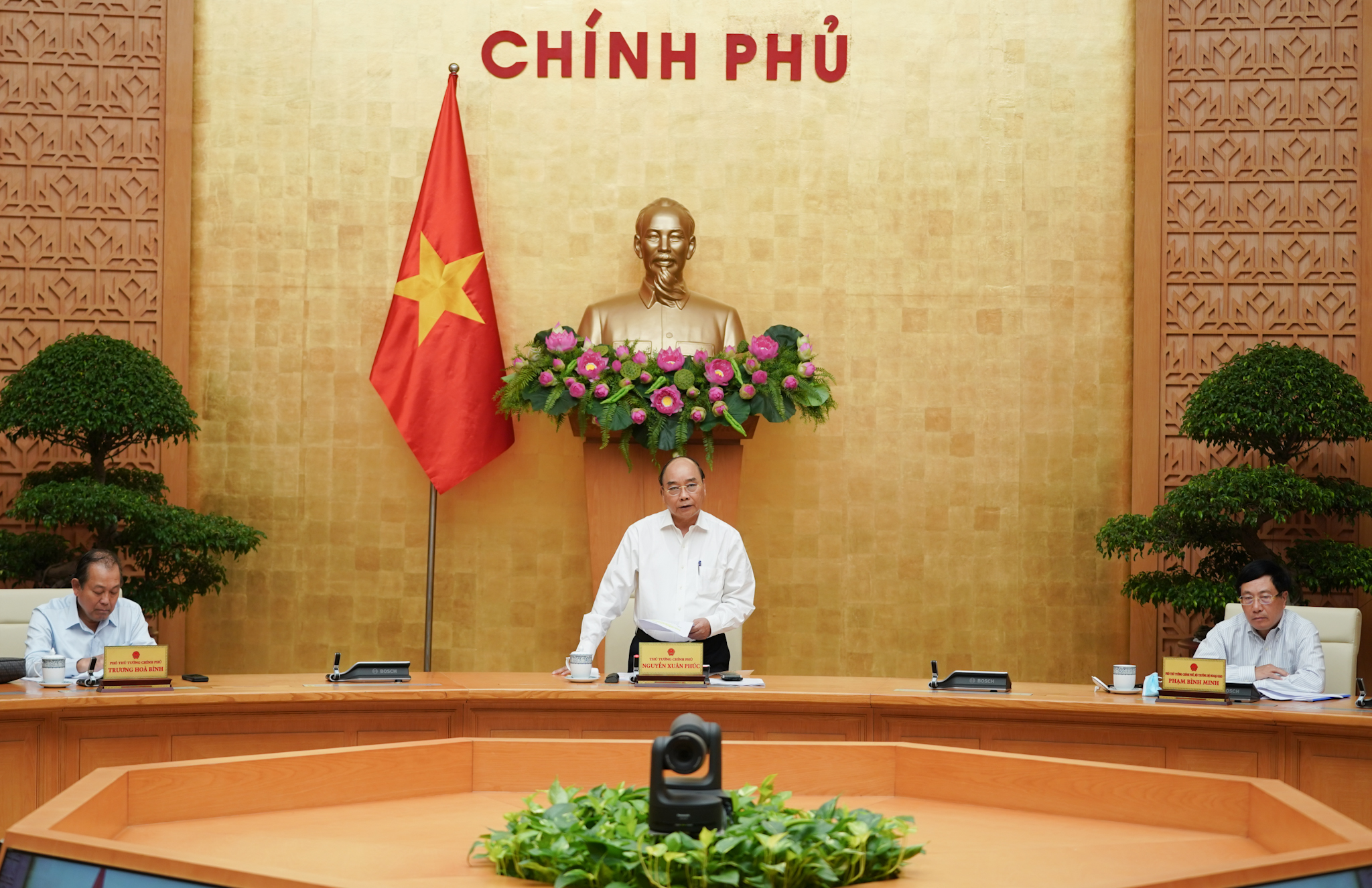  Thủ tướng chủ trì phiên họp Thường trực Chính phủ chiều 19-8. Ảnh: VGP/Quang Hiếu