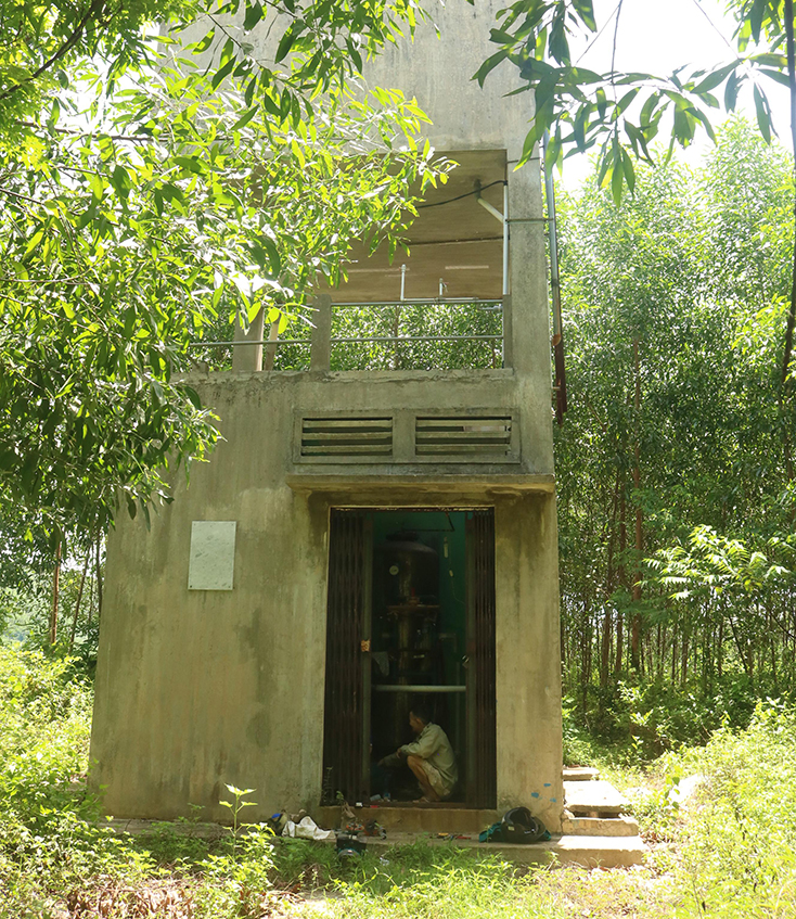 Công trình cấp nước sinh hoạt cho các thôn Minh Cầm Trang, Minh Cầm Nội, Minh Cầm Ngoại đang trong quá trình bàn giao cho Trung tâm Nước sạch và Vệ sinh môi trường nông thôn quản lý. 