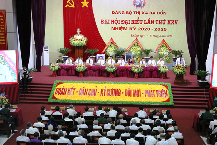 Kết nạp đảng viên mới là một trong những chỉ tiêu quan trọng được Đại hội Đảng bộ thị xã Ba Đồn đưa vào Nghị quyết nhiệm kỳ 2020-2025 