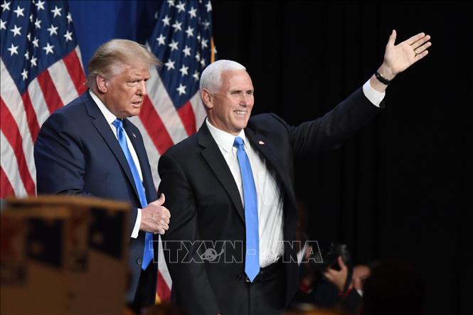  Tổng thống Mỹ Donald Trump (trái) và Phó Tổng thống Mike Pence tại Đại hội toàn quốc của đảng Cộng hòa ở thành phố Charlotte, bang Bắc Carolina, ngày 24-8-2020. Ảnh: AFP/TTXVN