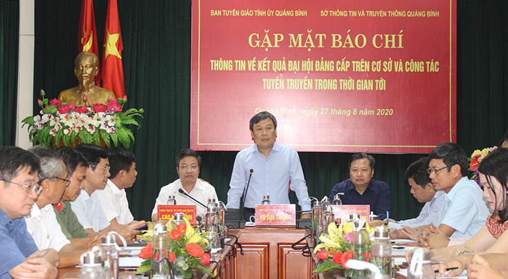 Đồng chí Bí thư Tỉnh ủy Vũ Đại Thắng phát biểu tại buổi gặp mặt.