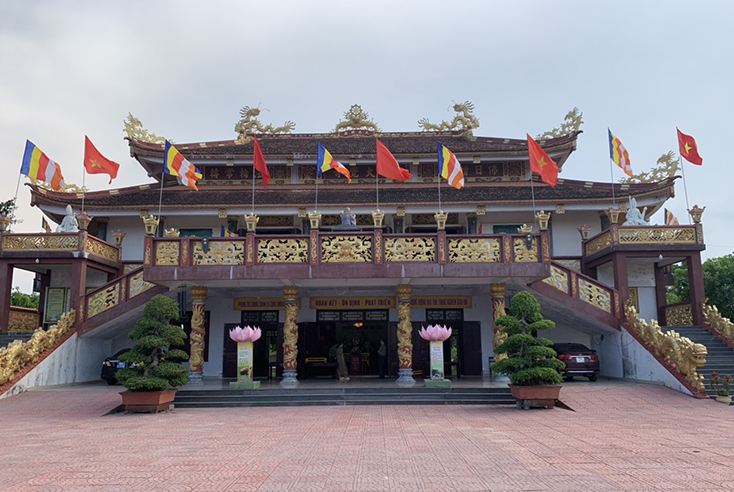 Với phương châm “Đạo pháp – Dân tộc – Chủ nghĩa xã hội”, chùa Đại Giác trang nghiêm treo cờ Tổ quốc song hành với cờ Phật giáo quốc tế trong ngày Quốc khánh.