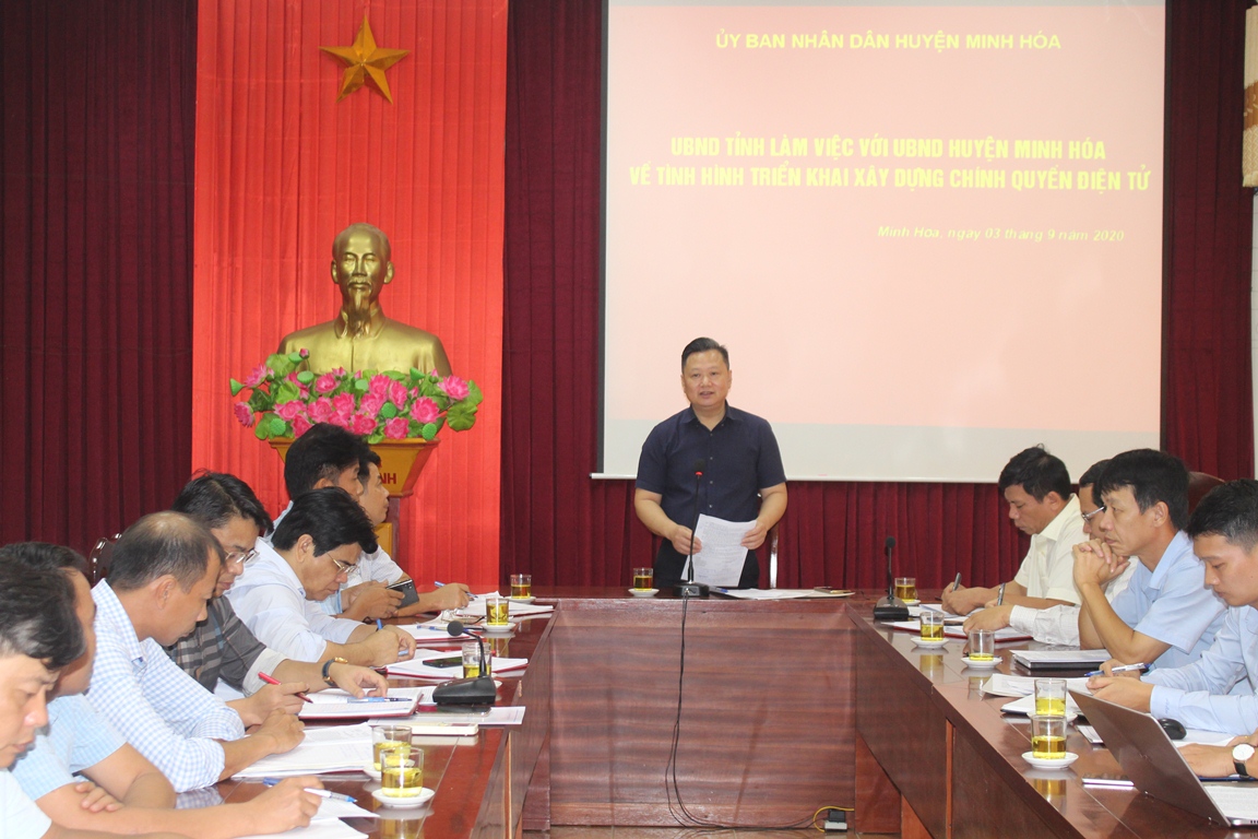 : Đồng chí Phó Chủ tịch UBND tỉnh Nguyễn Tiến Hoàng phát biểu kết luận buổi làm việc.