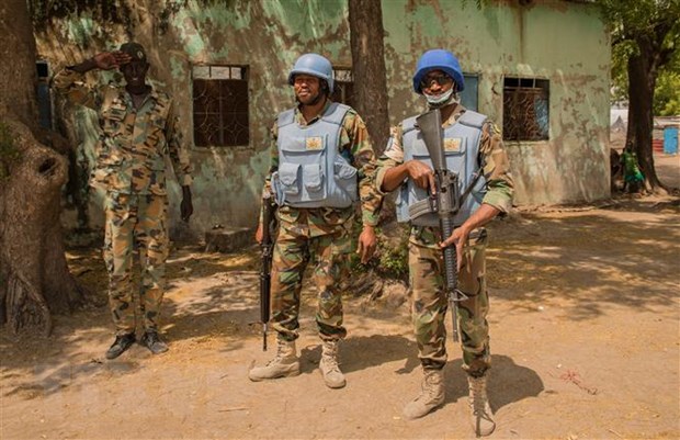 Lực lượng Phái bộ gìn giữ hòa bình Liên hợp quốc tại Nam Sudan (UNMISS) tuần tra tại Leer, Nam Sudan. (Ảnh: AFP/TTXVN)