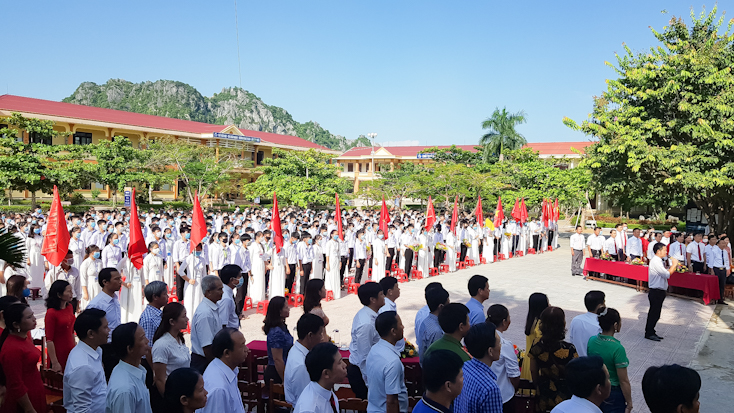 Quang cảnh lễ khai giảng năm học mới của Trường THPT Lê Trực.