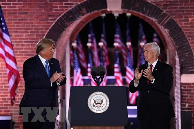 Tổng thống Mỹ Donald Trump (trái) và Phó Tổng thống Mỹ Mike Pence (phải) tại đêm thứ ba của Đại hội toàn quốc đảng Cộng hòa ở Baltimore, bang Maryland ngày 26-8-2020. (Nguồn: AFP/TTXVN)