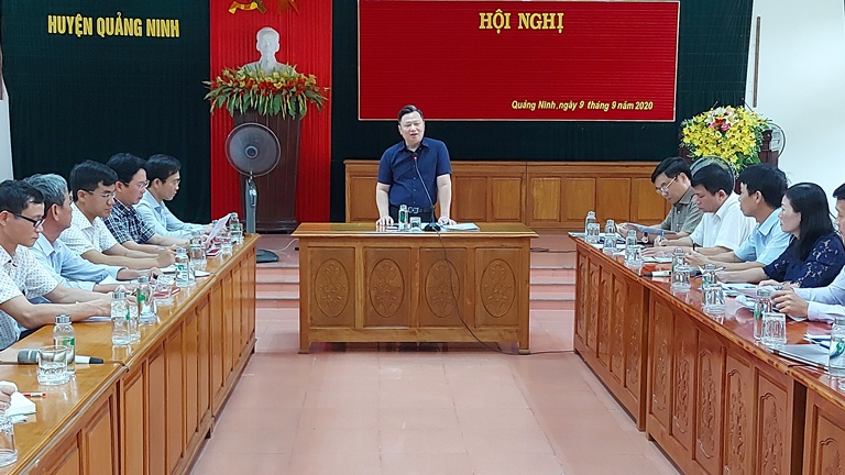 : Đồng chí Phó Chủ tịch UBND tỉnh Nguyễn Tiến Hoàng phát biểu kết luận buổi làm việc.
