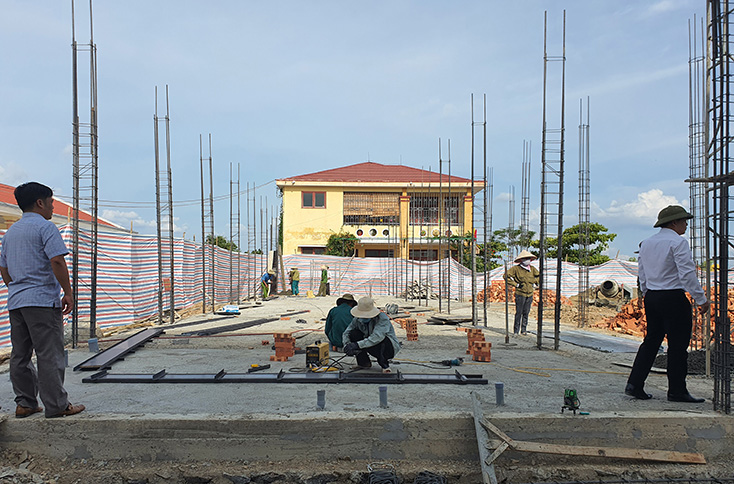 Gói thầu Xây lắp + thiết bị + dự phòng công trình Xây dựng nhà hiệu bộ Trường mầm non khu vực trung tâm xã Sơn Thủy hiện đã thi công xong hạng mục nền móng. 