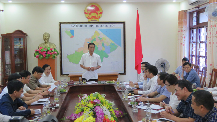 Đồng chí Chủ tịch UBND tỉnh Trần Công Thuật phát biểu kết luận buổi làm việc.